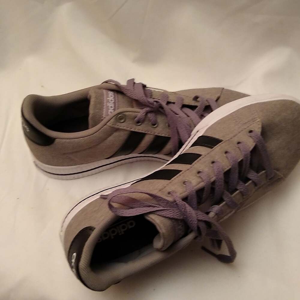 Adidas Men's sneakers, light gray with black stripes, size 8.5